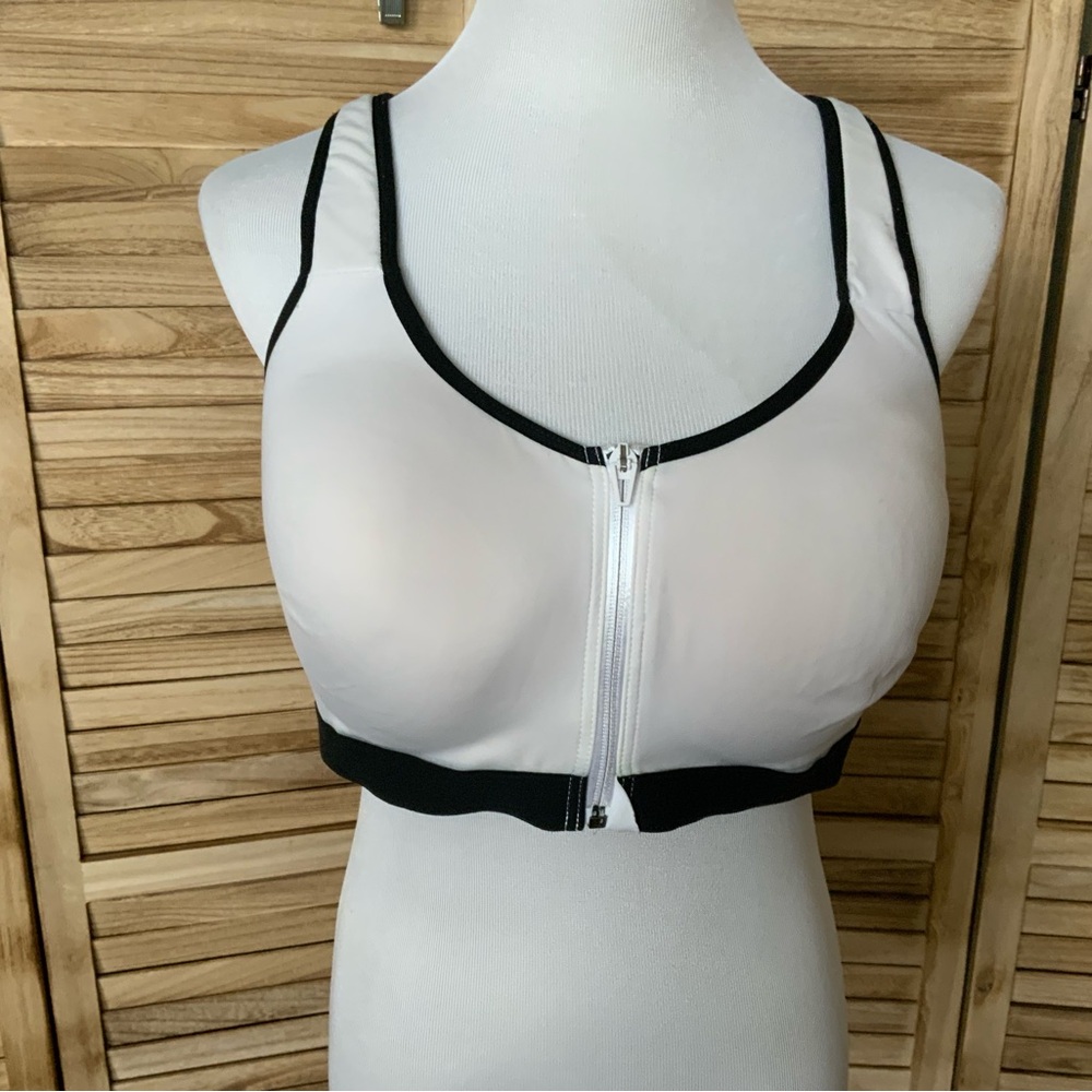 Victoria’s Secret Knockout Front Close Sports Bra 38DDD